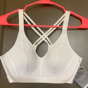 White Victoria’s Secret sports bra. Size 34B. Never worn! Tags still on.